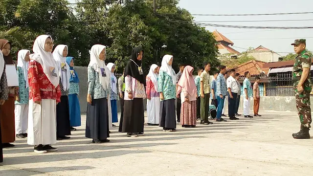 Bersama Koramil dan Polsek Wiyung Tanamkan Jiwa Nasionalis Kepada Peserta Didik Baru SMA Muhammadiyah 9 Surabaya