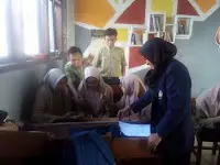 Fisika Asik Bersama Team Mahasiswa UNESA Prodi Fisika